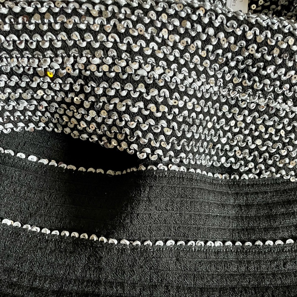 New! Designer skirt from Bloomingdale’s - Picture 8 of 9